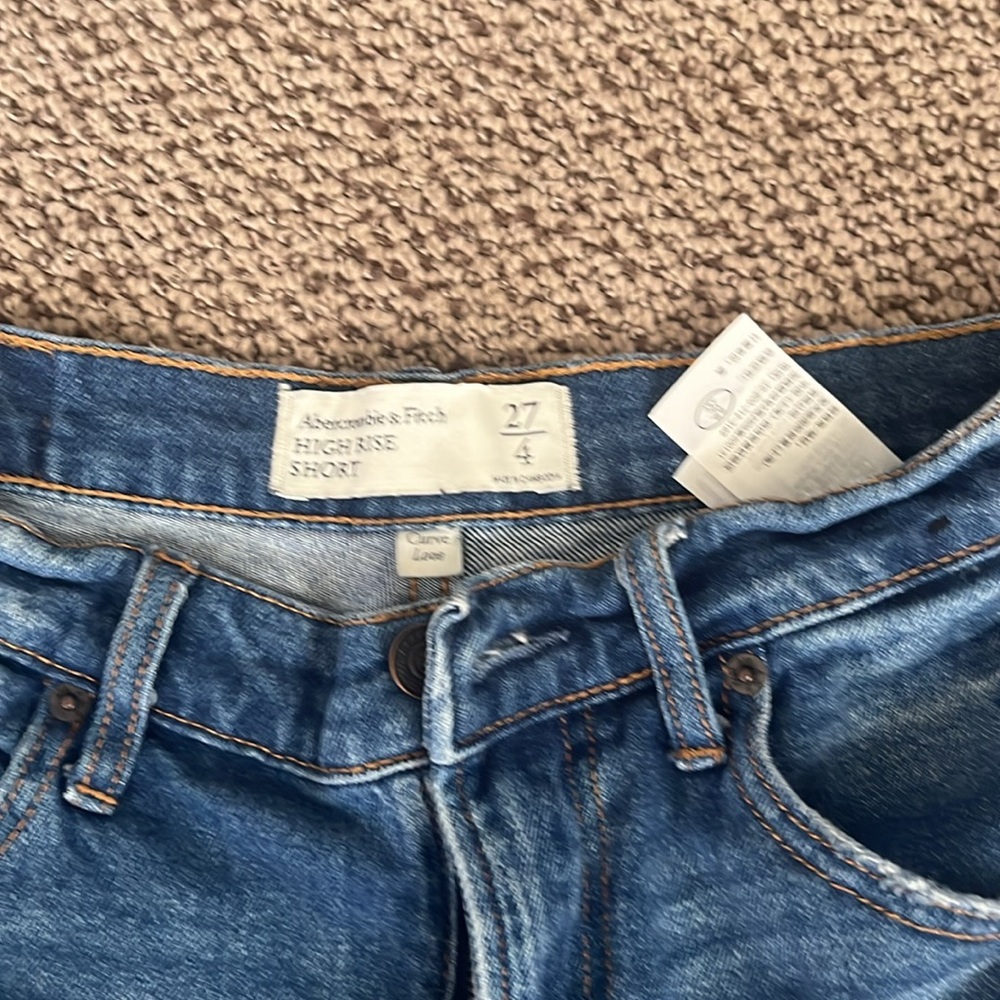 Abercrombie high rise cut off Jean short - Picture 4 of 4